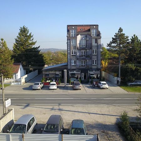 Obrenovac  Hostel Royal מראה חיצוני תמונה