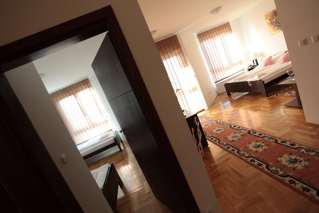 Obrenovac  Hostel Royal חדר תמונה