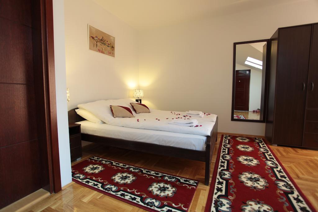 Obrenovac  Hostel Royal חדר תמונה