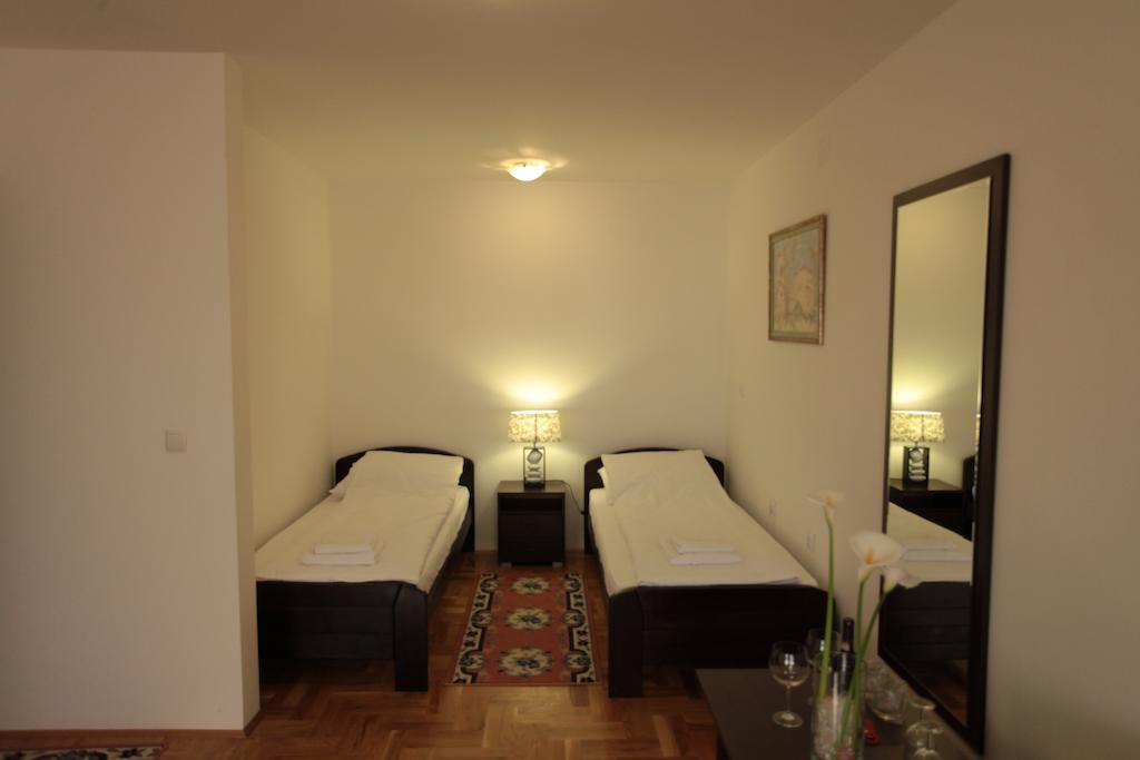 Obrenovac  Hostel Royal חדר תמונה