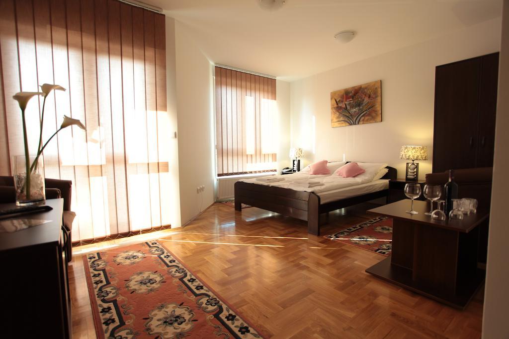 Obrenovac  Hostel Royal חדר תמונה