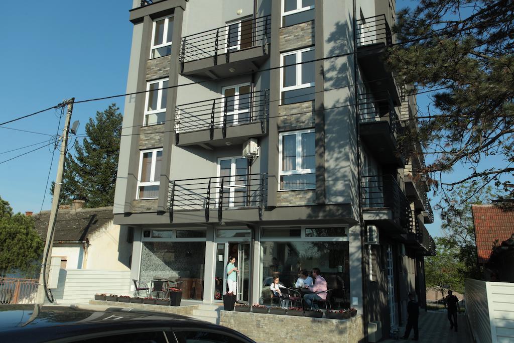 Obrenovac  Hostel Royal מראה חיצוני תמונה
