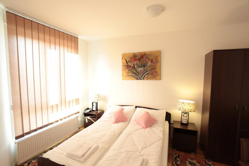 Obrenovac  Hostel Royal חדר תמונה