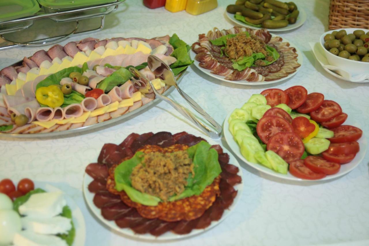 Obrenovac  Hostel Royal מראה חיצוני תמונה
