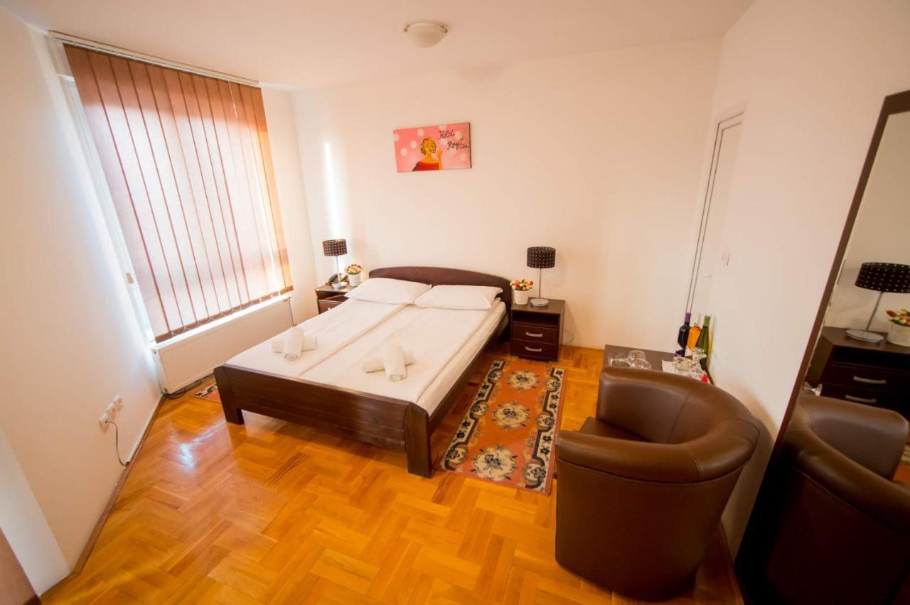 Obrenovac  Hostel Royal מראה חיצוני תמונה