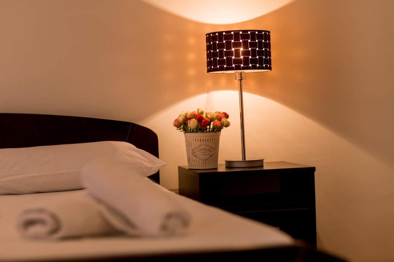 Obrenovac  Hostel Royal מראה חיצוני תמונה