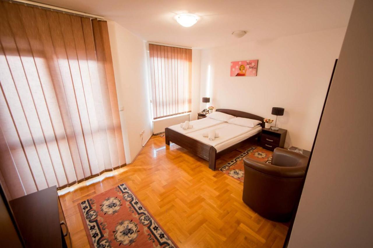 Obrenovac  Hostel Royal מראה חיצוני תמונה