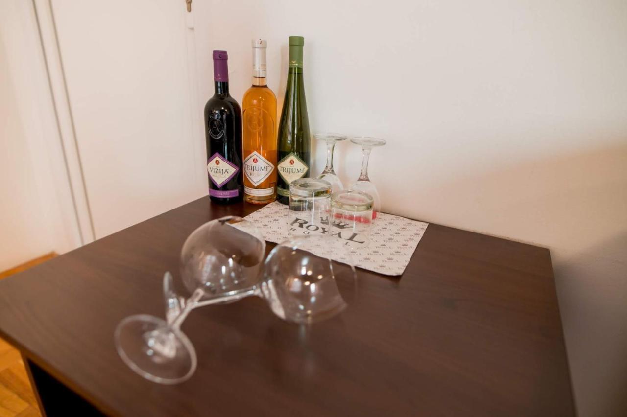 Obrenovac  Hostel Royal מראה חיצוני תמונה