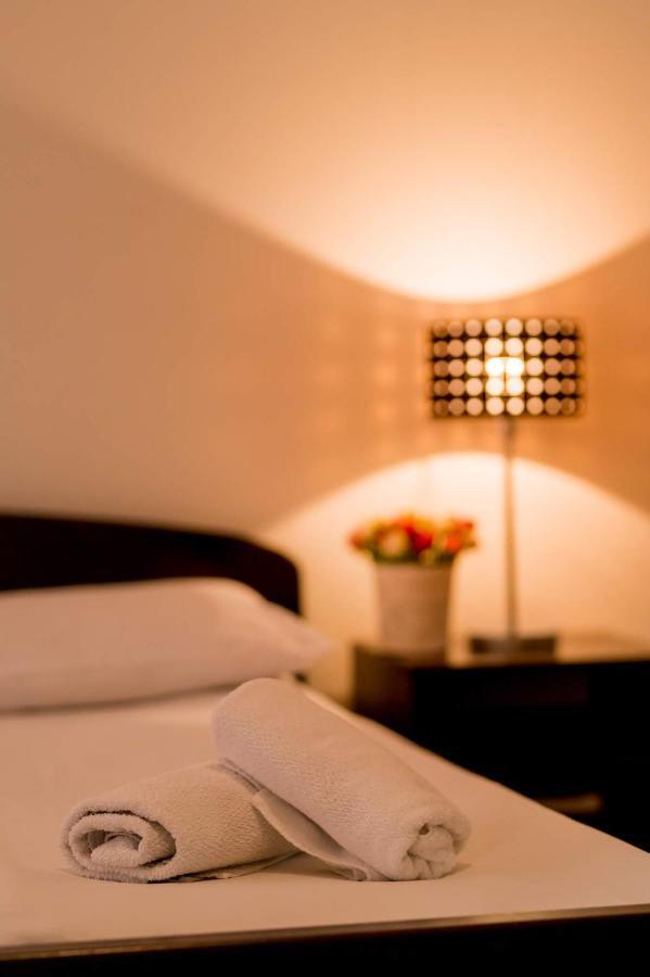 Obrenovac  Hostel Royal מראה חיצוני תמונה