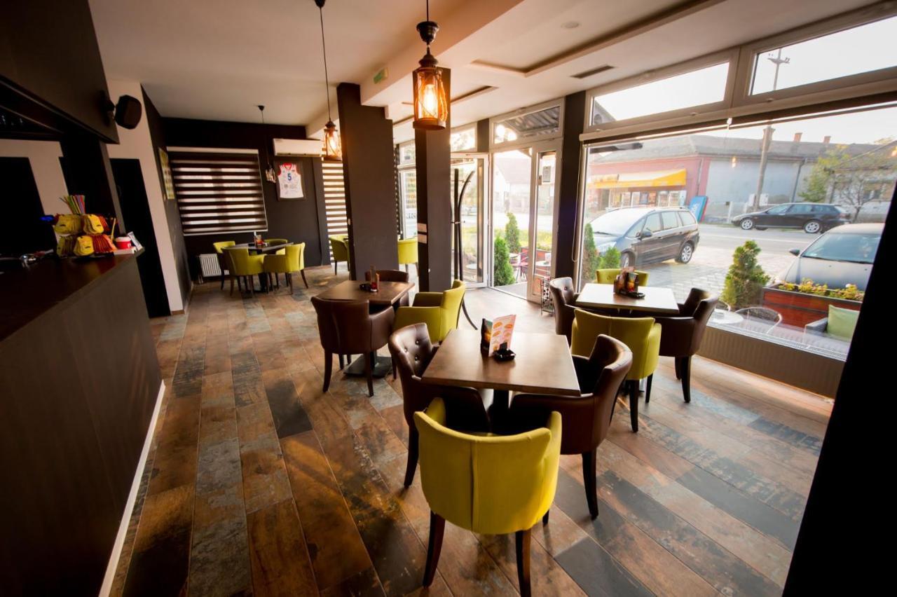 Obrenovac  Hostel Royal מראה חיצוני תמונה