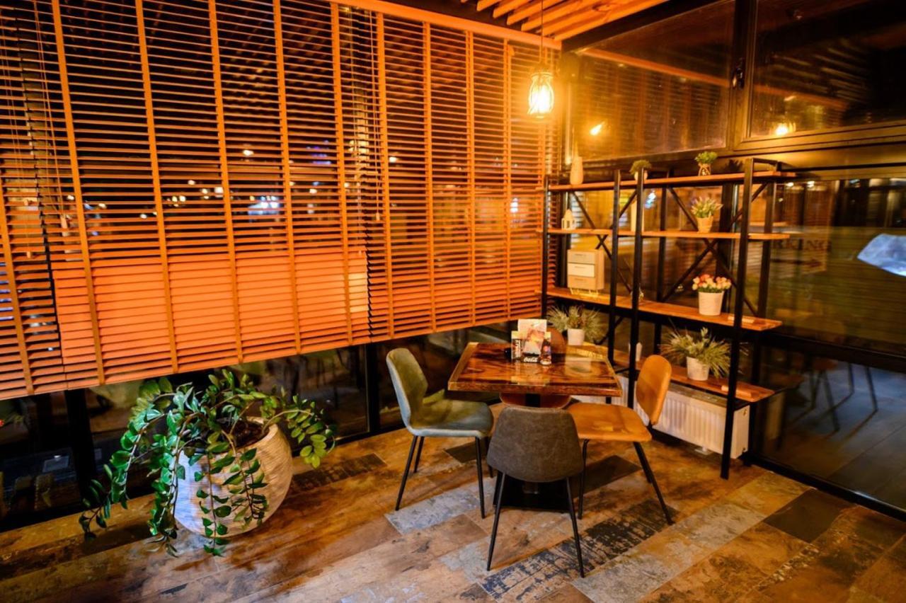 Obrenovac  Hostel Royal מראה חיצוני תמונה