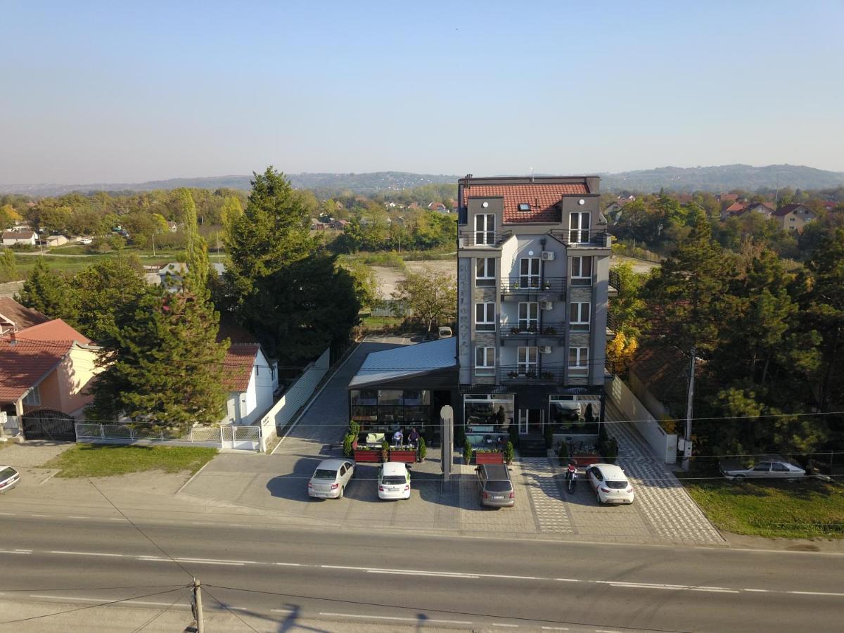 Obrenovac  Hostel Royal מראה חיצוני תמונה